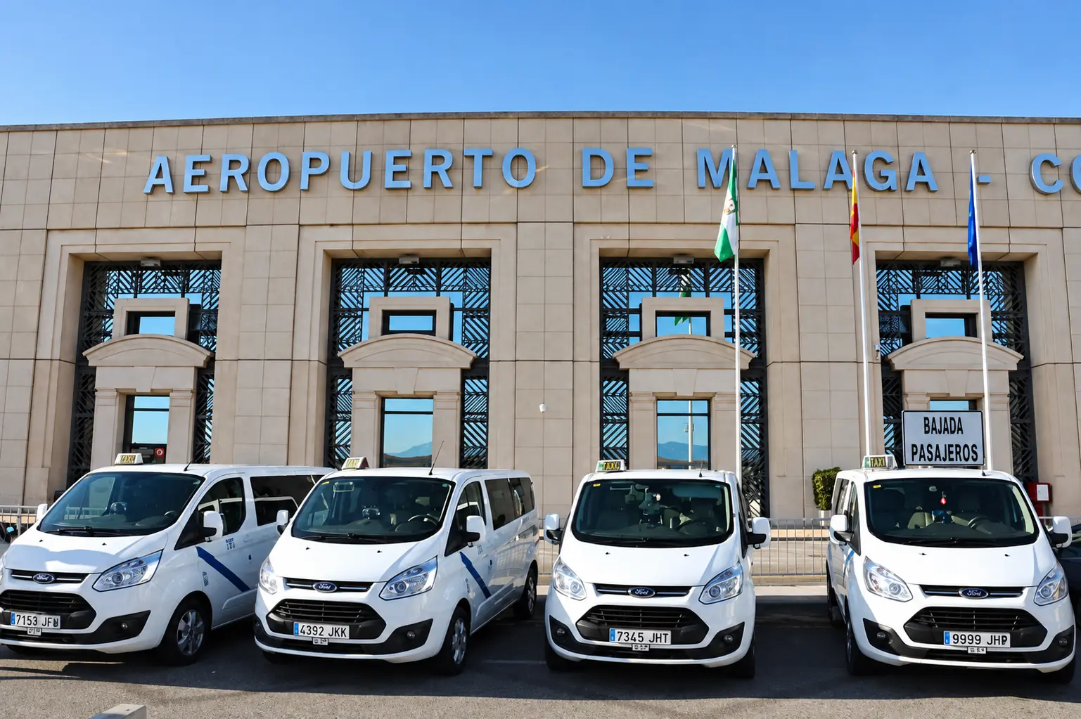 Taxis grandes de Taxi Grande Málaga en la parada del aeropuerto de Málaga
