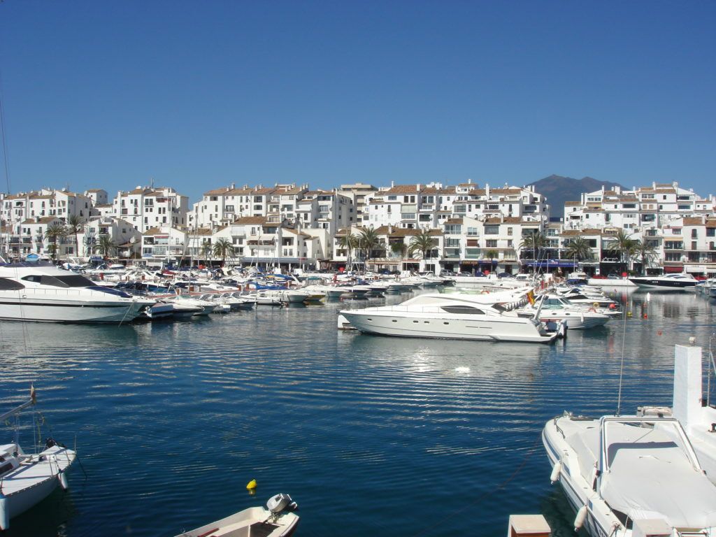 visita guiada en taxi Marbella y puesto Banus